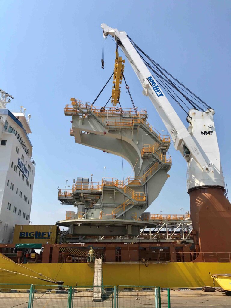 Discharging heavy C-section modules to barge